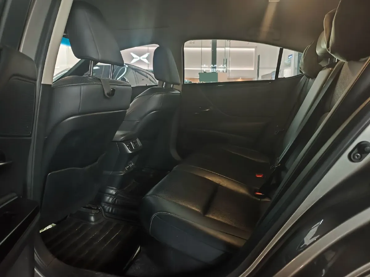 2020 Lexus ES 2.5L 178HP L4 E-CVT Hybrid,autocango,china used car exporter,china ev exporter,chinese used car exporter,chinese used ev exporter