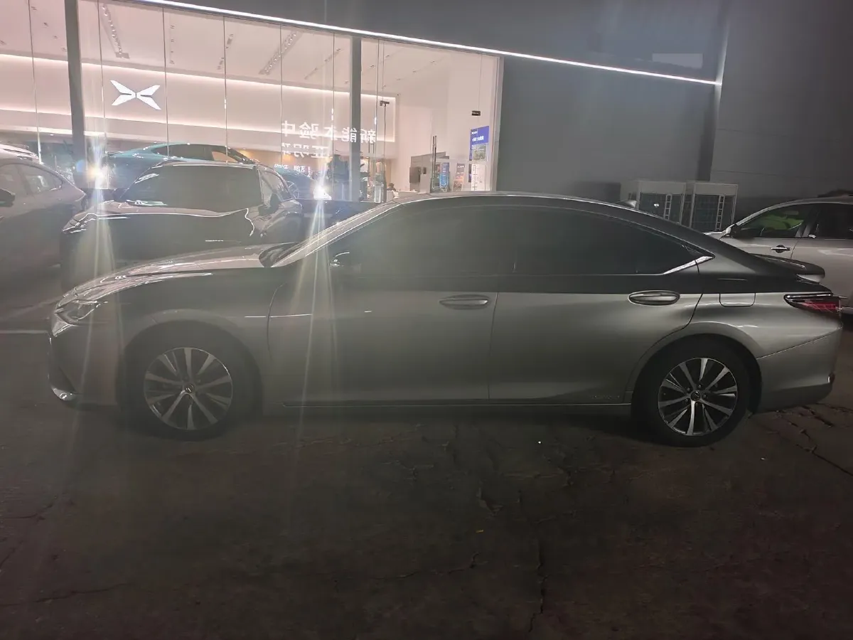 2020 Lexus ES 2.5L 178HP L4 E-CVT Hybrid,autocango,china used car exporter,china ev exporter,chinese used car exporter,chinese used ev exporter