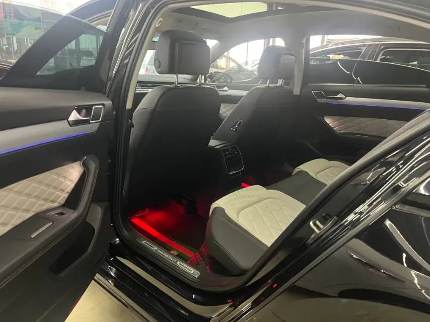 2024 Volkswagen Magotan 2.0T 186HP L4 7DCT,autocango,china used car exporter,china ev exporter,chinese used car exporter,chinese used ev exporter