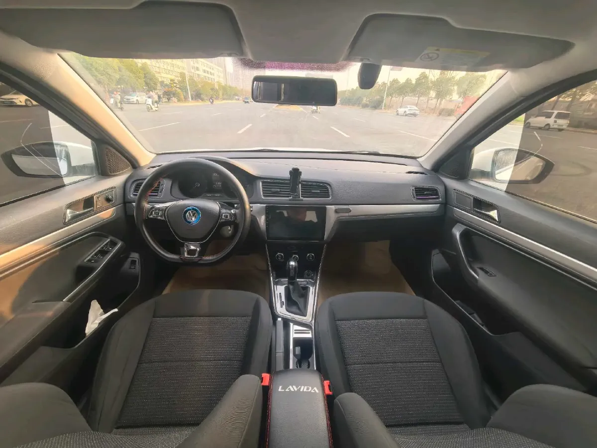 2017 Volkswagen Lavida 1.6L 110HP L4 6AT,autocango,china used car exporter,china ev exporter,chinese used car exporter,chinese used ev exporter