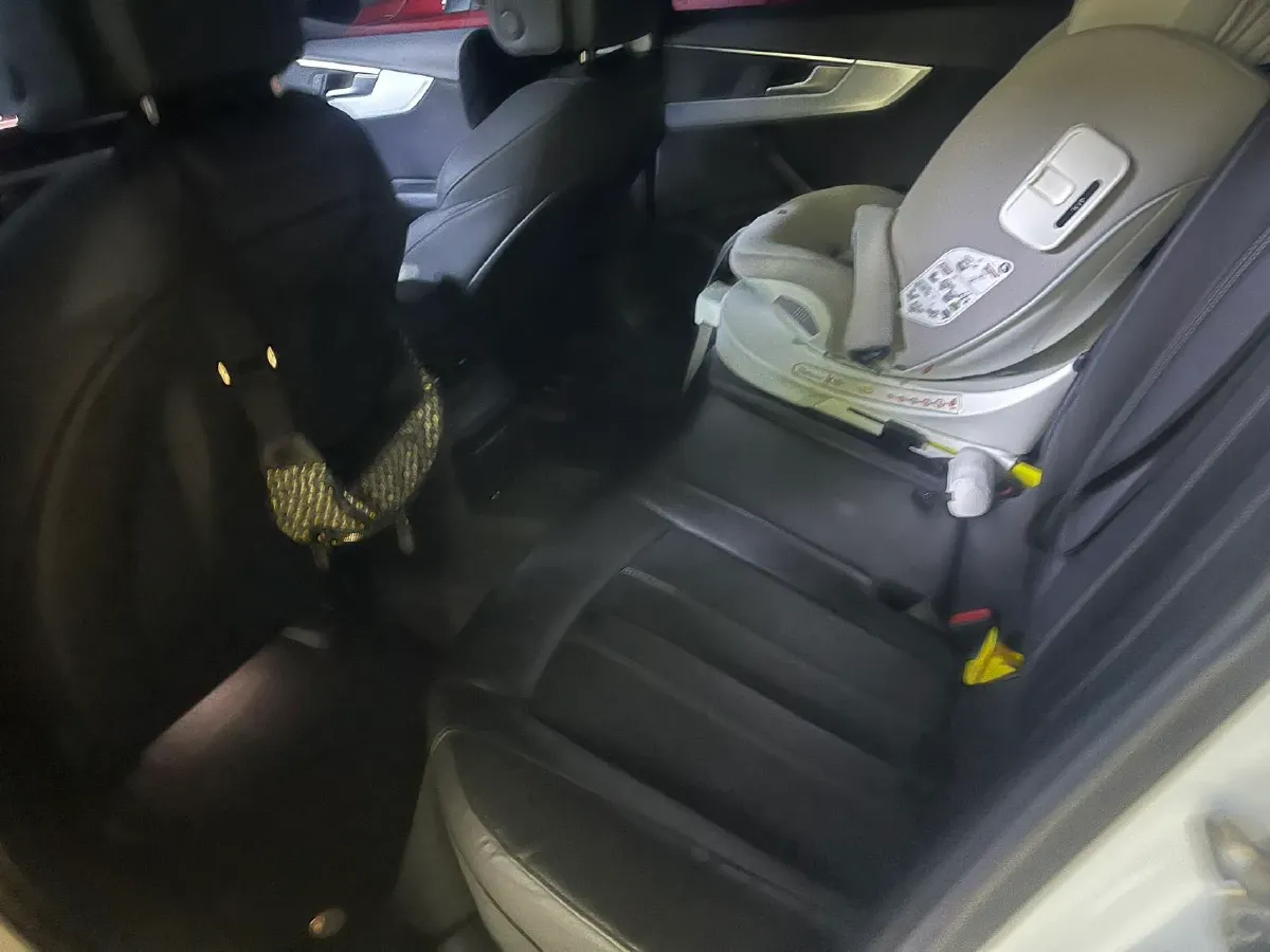 2020 Audi A4L 2.0T 190HP L4 7DCT,autocango,china used car exporter,china ev exporter,chinese used car exporter,chinese used ev exporter