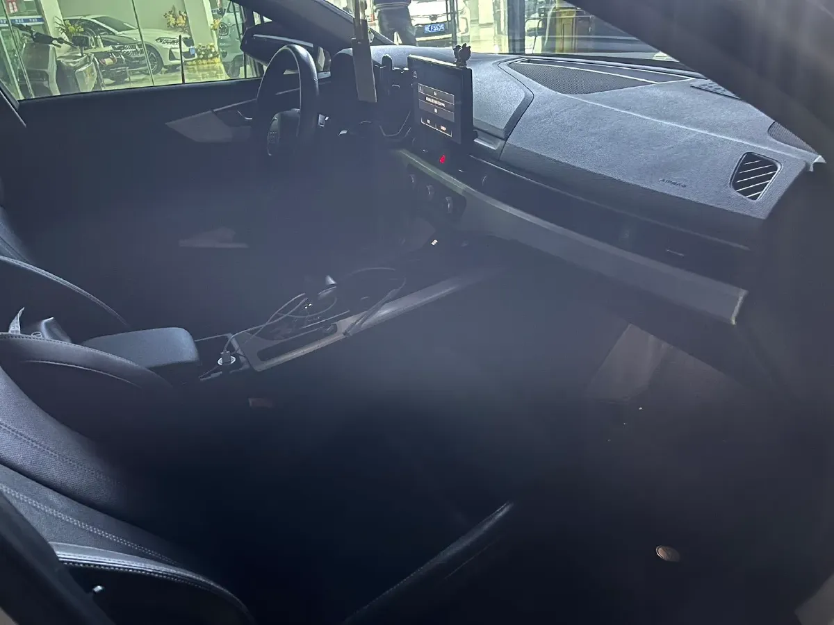 2020 Audi A4L 2.0T 190HP L4 7DCT,autocango,china used car exporter,china ev exporter,chinese used car exporter,chinese used ev exporter