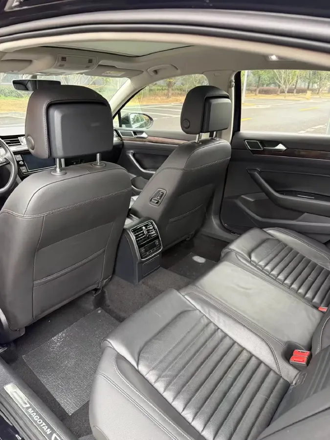 2018 Volkswagen Magotan 1.8T 180HP L4 7DCT,autocango,china used car exporter,china ev exporter,chinese used car exporter,chinese used ev exporter