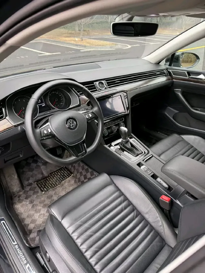 2018 Volkswagen Magotan 1.8T 180HP L4 7DCT,autocango,china used car exporter,china ev exporter,chinese used car exporter,chinese used ev exporter