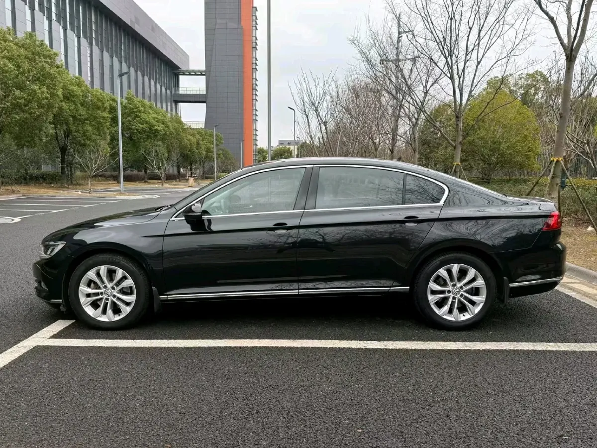 2018 Volkswagen Magotan 1.8T 180HP L4 7DCT,autocango,china used car exporter,china ev exporter,chinese used car exporter,chinese used ev exporter