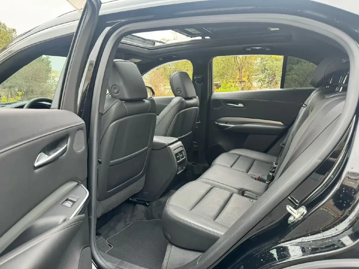 2023 Cadillac XT4 2.0T 237HP L4 9AT,autocango,china used car exporter,china ev exporter,chinese used car exporter,chinese used ev exporter