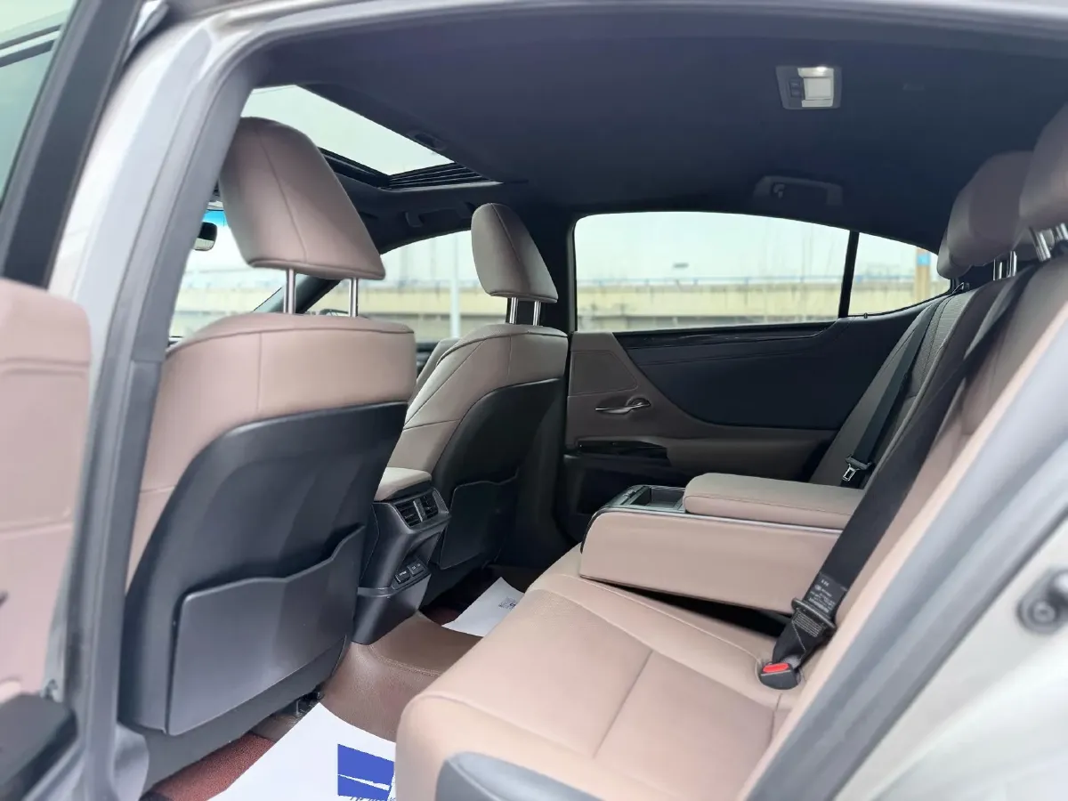 2023 Lexus ES 2.0L 173HP L4 CVT,autocango,china used car exporter,china ev exporter,chinese used car exporter,chinese used ev exporter