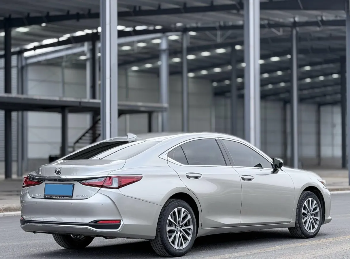 2023 Lexus ES 2.0L 173HP L4 CVT,autocango,china used car exporter,china ev exporter,chinese used car exporter,chinese used ev exporter
