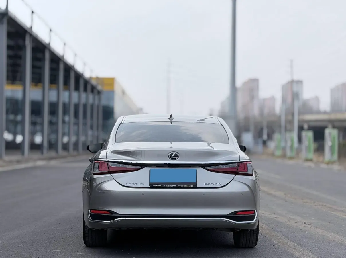 2023 Lexus ES 2.0L 173HP L4 CVT,autocango,china used car exporter,china ev exporter,chinese used car exporter,chinese used ev exporter