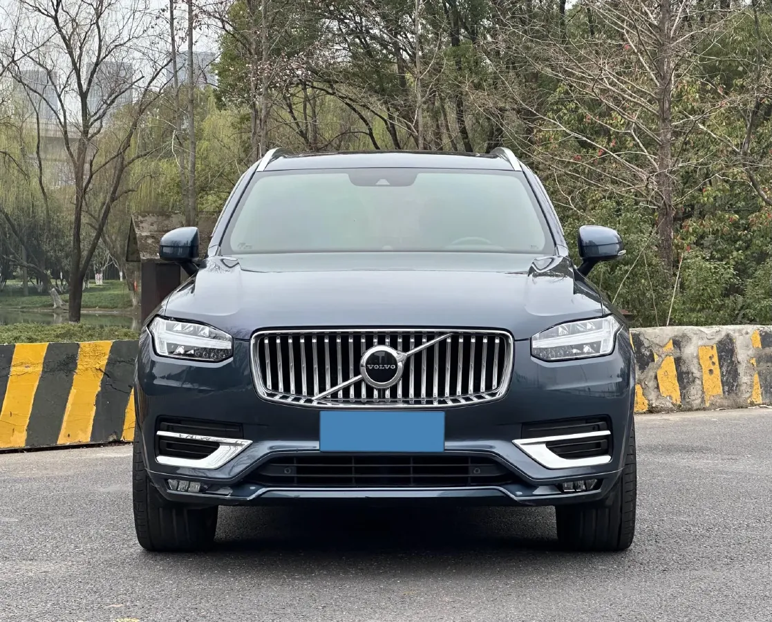 2021 Volvo XC90 2.0T 250HP L4 8AT,autocango,china used car exporter,china ev exporter,chinese used car exporter,chinese used ev exporter