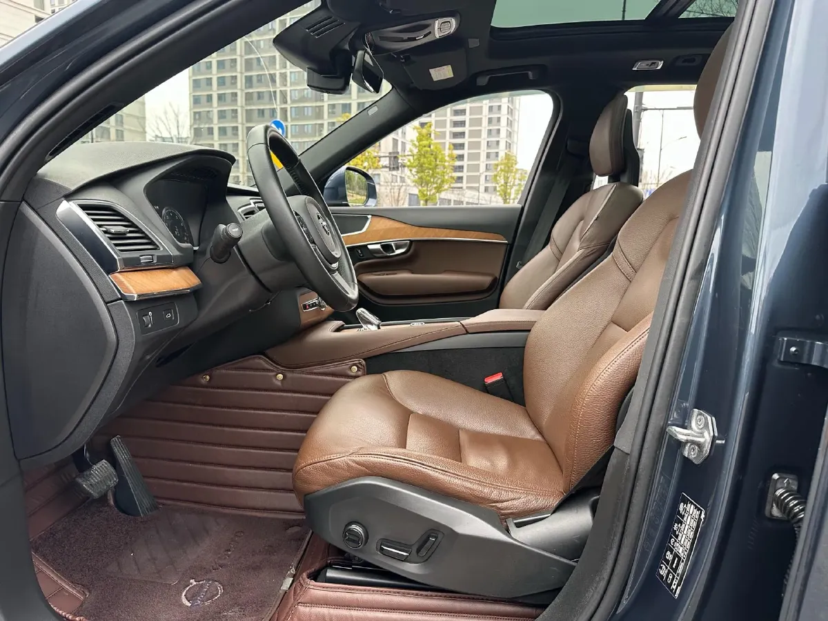 2021 Volvo XC90 2.0T 250HP L4 8AT,autocango,china used car exporter,china ev exporter,chinese used car exporter,chinese used ev exporter
