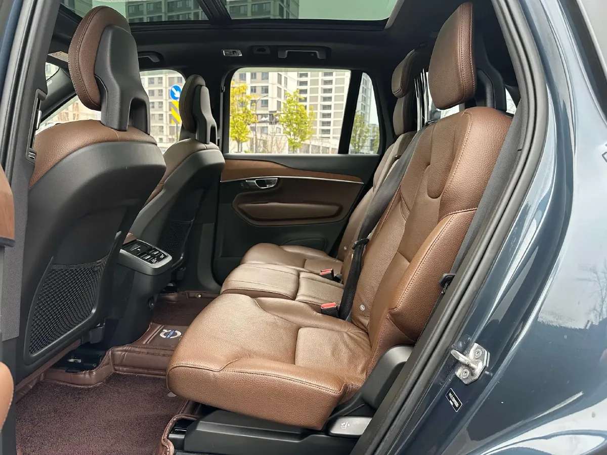 2021 Volvo XC90 2.0T 250HP L4 8AT,autocango,china used car exporter,china ev exporter,chinese used car exporter,chinese used ev exporter