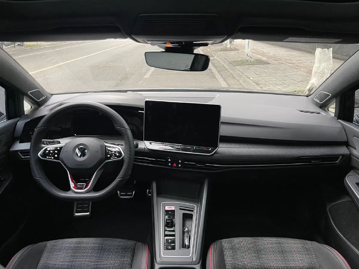 2025 Volkswagen GolfGTI 2.0T 220HP L4 7DCT,autocango,china used car exporter,china ev exporter,chinese used car exporter,chinese used ev exporter