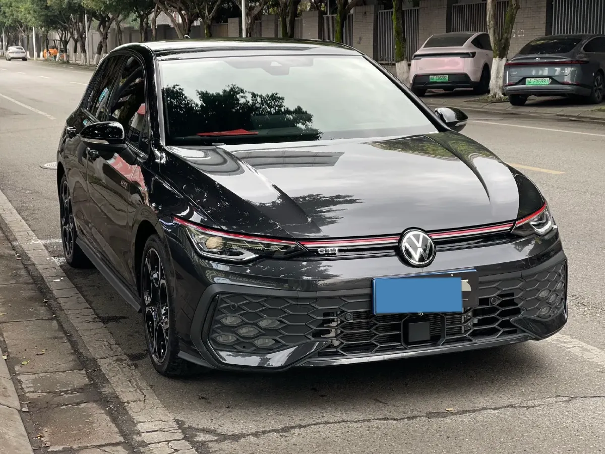 2025 Volkswagen GolfGTI 2.0T 220HP L4 7DCT,autocango,china used car exporter,china ev exporter,chinese used car exporter,chinese used ev exporter
