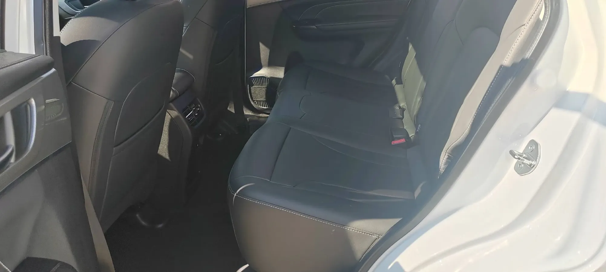 2021 Haval M6 1.5T 150HP L4 7DCT,autocango,china used car exporter,china ev exporter,chinese used car exporter,chinese used ev exporter