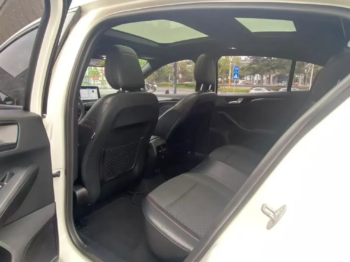 2019 Ford Focus 1.5T 184HP L3 8AT,autocango,china used car exporter,china ev exporter,chinese used car exporter,chinese used ev exporter