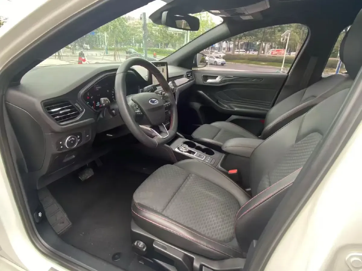 2019 Ford Focus 1.5T 184HP L3 8AT,autocango,china used car exporter,china ev exporter,chinese used car exporter,chinese used ev exporter