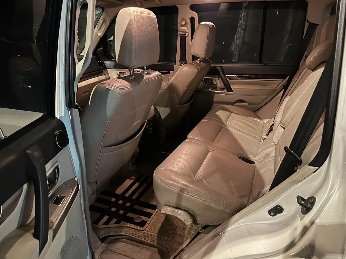 2018 Mitsubishi Pajero 3.0L 174HP V6 5AT,autocango,china used car exporter,china ev exporter,chinese used car exporter,chinese used ev exporter