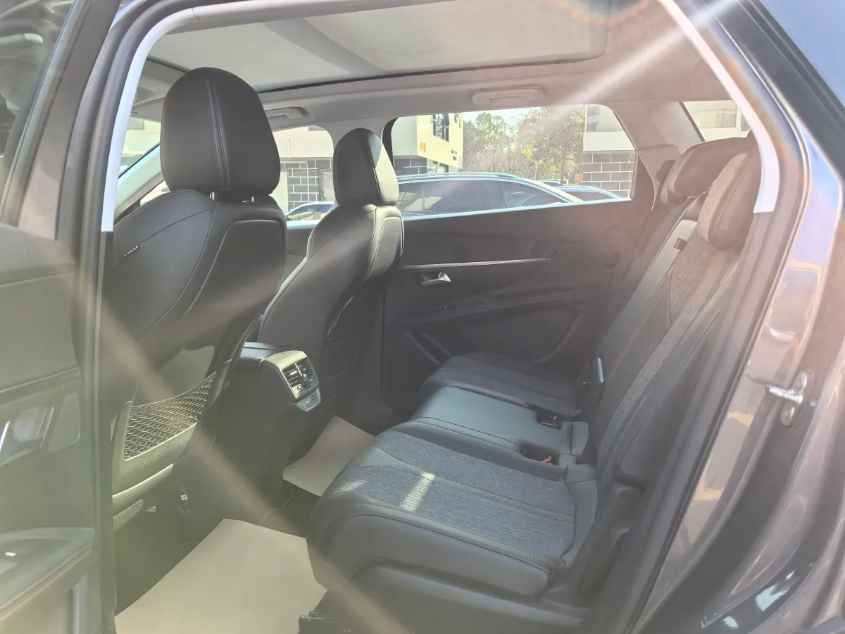 2017 Peugeot 5008 1.6T 167HP L4 6AT,autocango,china used car exporter,china ev exporter,chinese used car exporter,chinese used ev exporter