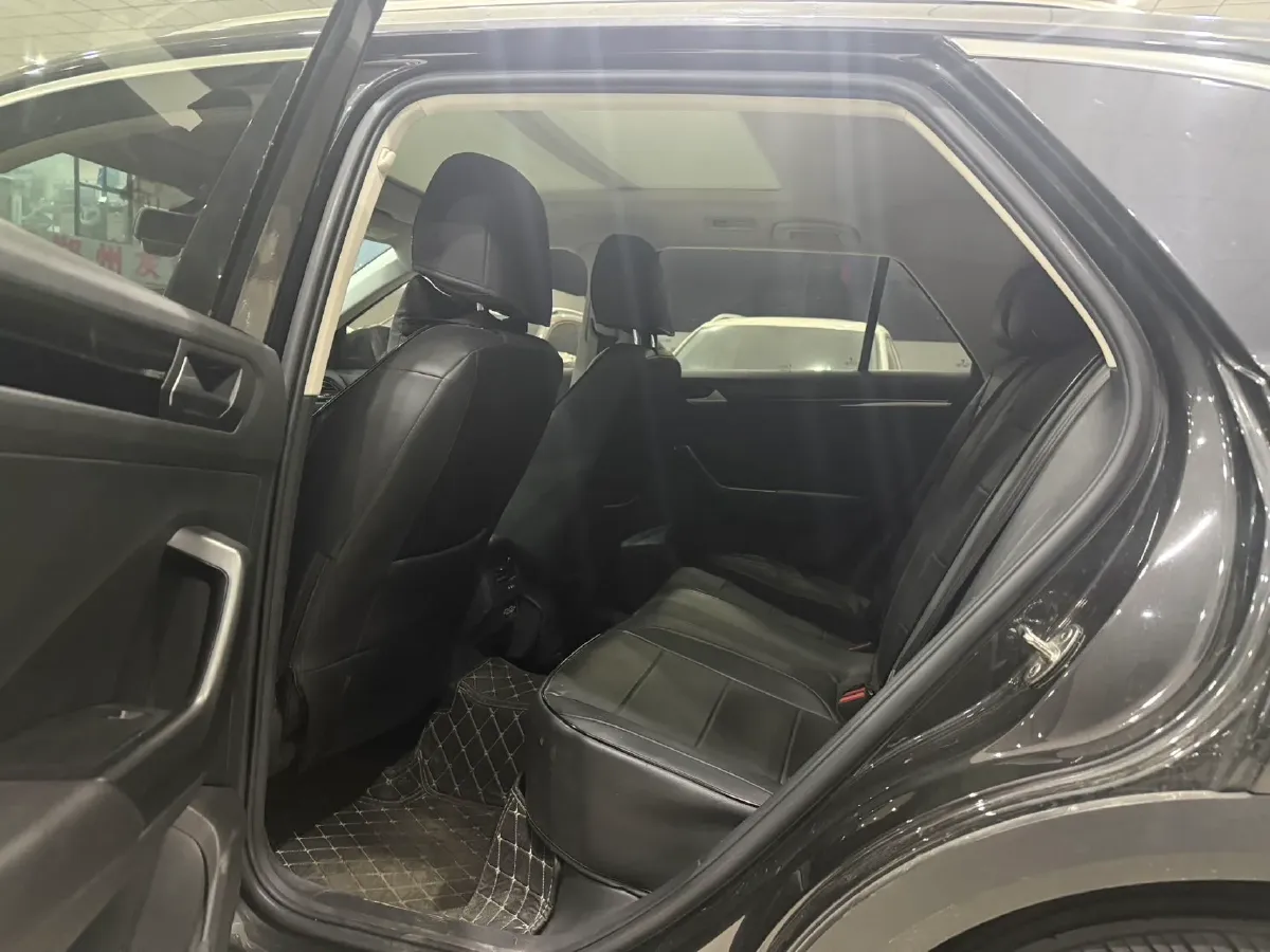 2022 Volkswagen T-Roc 1.4T 150HP L4 7DCT,autocango,china used car exporter,china ev exporter,chinese used car exporter,chinese used ev exporter