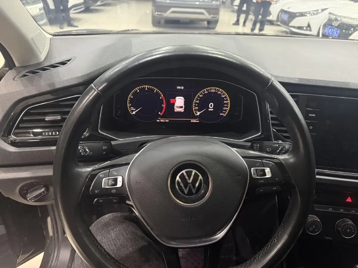 2022 Volkswagen T-Roc 1.4T 150HP L4 7DCT,autocango,china used car exporter,china ev exporter,chinese used car exporter,chinese used ev exporter