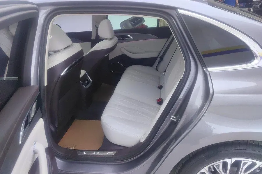 2022 HongQi H5 1.8T 197HP L4 6AT,autocango,china used car exporter,china ev exporter,chinese used car exporter,chinese used ev exporter