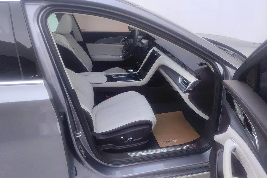 2022 HongQi H5 1.8T 197HP L4 6AT,autocango,china used car exporter,china ev exporter,chinese used car exporter,chinese used ev exporter