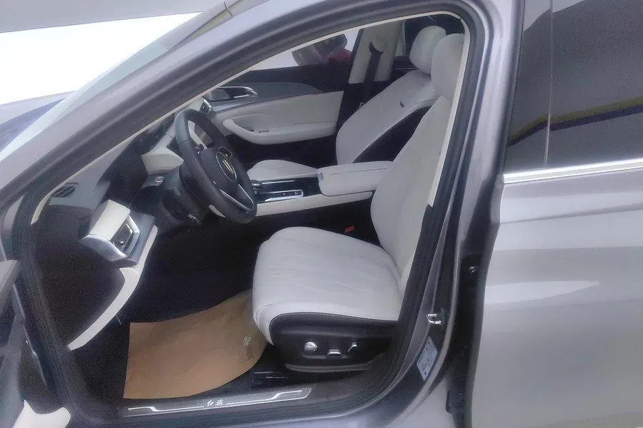 2022 HongQi H5 1.8T 197HP L4 6AT,autocango,china used car exporter,china ev exporter,chinese used car exporter,chinese used ev exporter