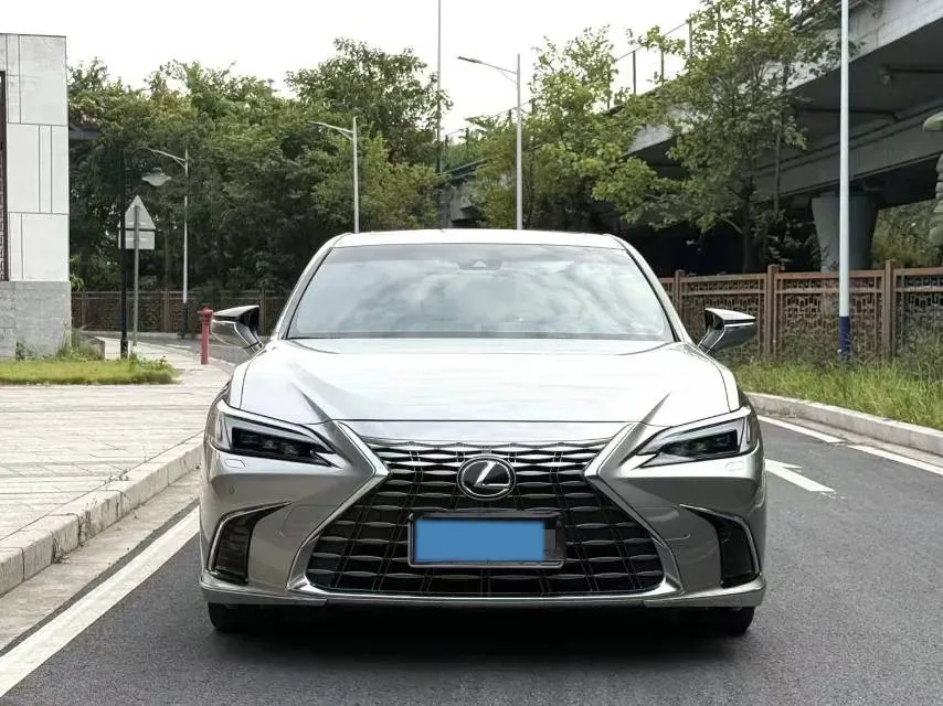 2025 Lexus ES 2.5L 178HP L4 E-CVT Hybrid,autocango,china used car exporter,china ev exporter,chinese used car exporter,chinese used ev exporter