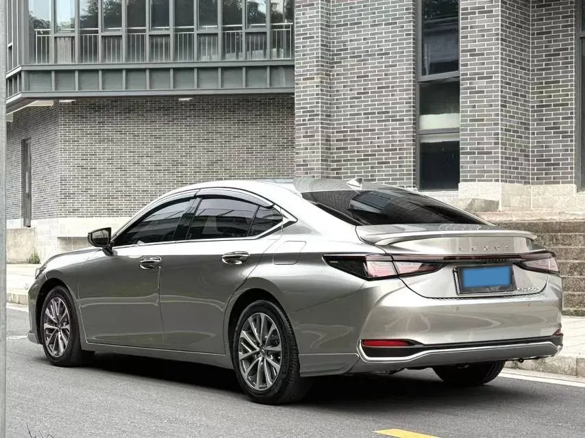 2025 Lexus ES 2.5L 178HP L4 E-CVT Hybrid,autocango,china used car exporter,china ev exporter,chinese used car exporter,chinese used ev exporter