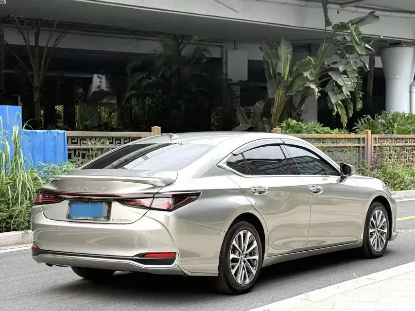 2025 Lexus ES 2.5L 178HP L4 E-CVT Hybrid,autocango,china used car exporter,china ev exporter,chinese used car exporter,chinese used ev exporter