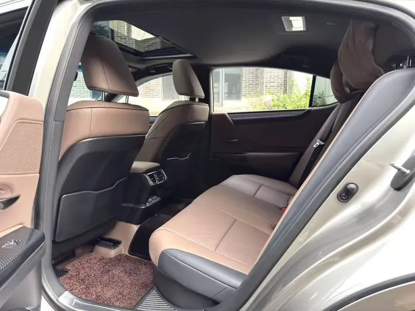 2025 Lexus ES 2.5L 178HP L4 E-CVT Hybrid,autocango,china used car exporter,china ev exporter,chinese used car exporter,chinese used ev exporter