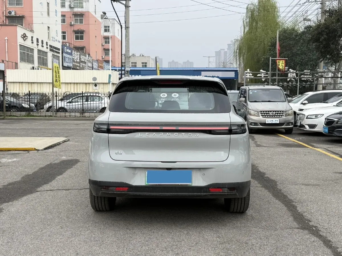 2025 Leapmotor B10 BEV 56.2KWH,autocango,china used car exporter,china ev exporter,chinese used car exporter,chinese used ev exporter