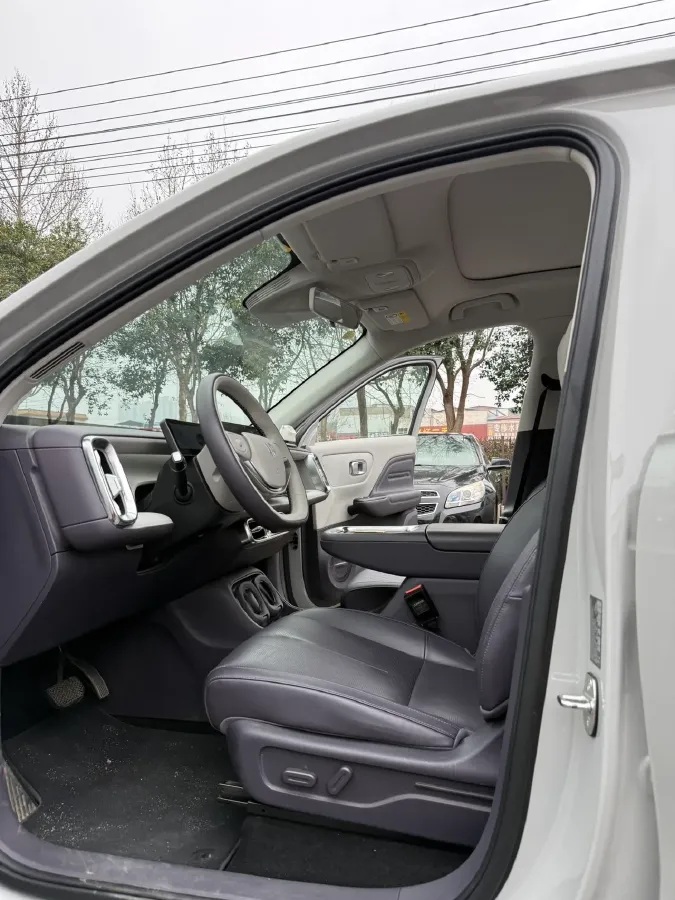 2025 Leapmotor B10 BEV 56.2KWH,autocango,china used car exporter,china ev exporter,chinese used car exporter,chinese used ev exporter