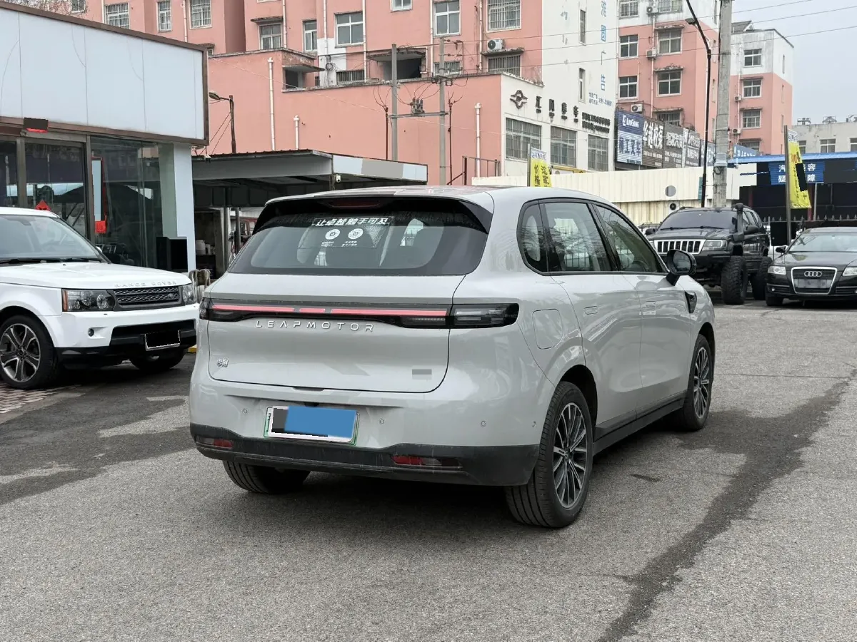 2025 Leapmotor B10 BEV 56.2KWH,autocango,china used car exporter,china ev exporter,chinese used car exporter,chinese used ev exporter