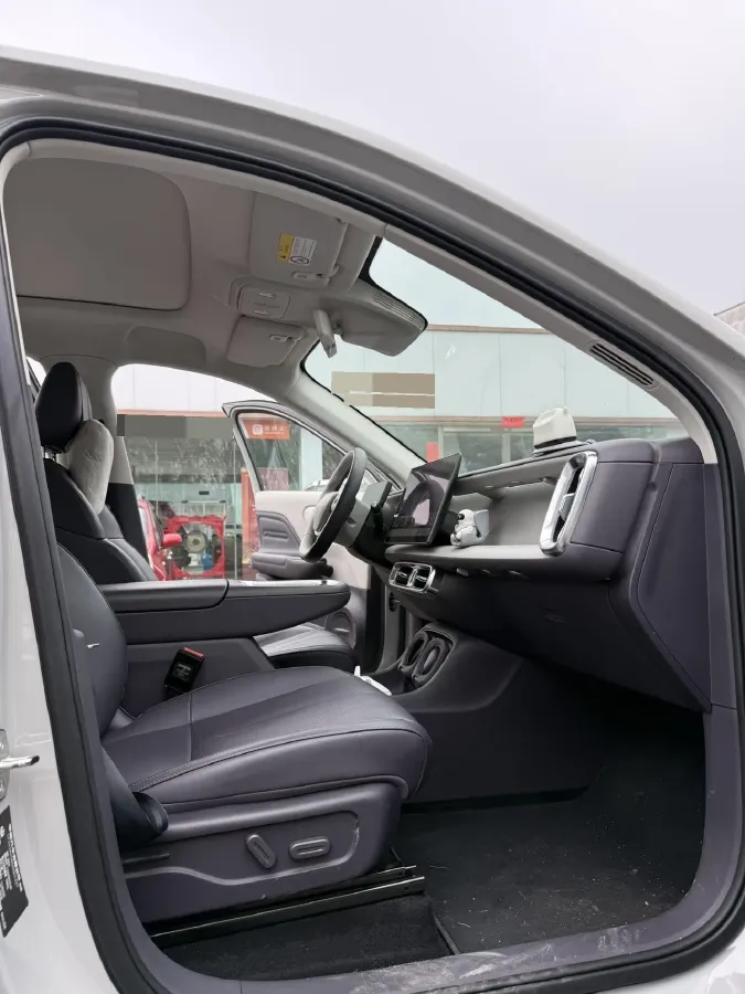 2025 Leapmotor B10 BEV 56.2KWH,autocango,china used car exporter,china ev exporter,chinese used car exporter,chinese used ev exporter