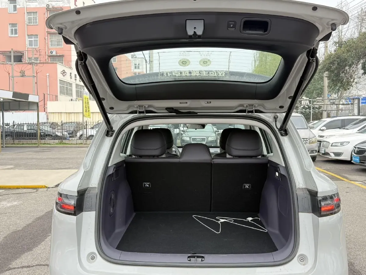 2025 Leapmotor B10 BEV 56.2KWH,autocango,china used car exporter,china ev exporter,chinese used car exporter,chinese used ev exporter