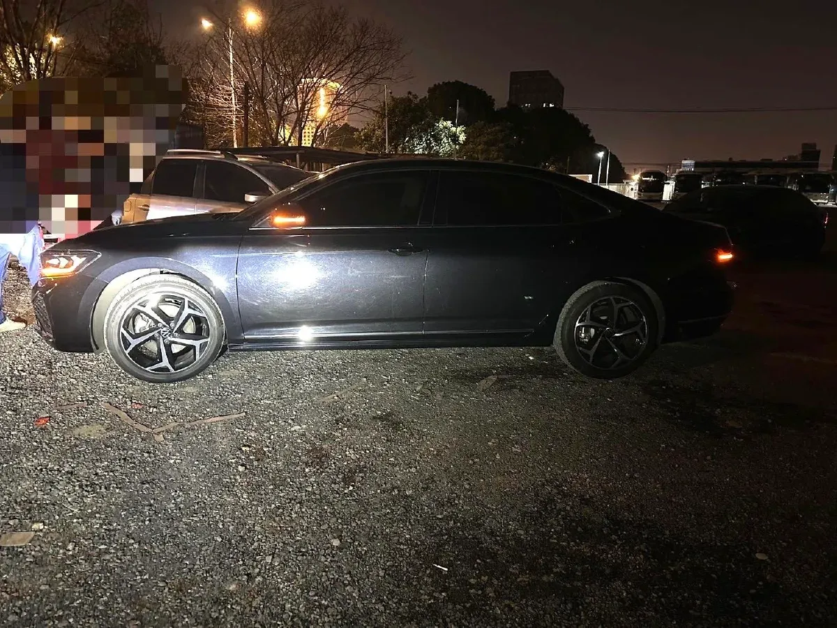 2023 Volkswagen Passat 2.0T 186HP L4 7DCT,autocango,china used car exporter,china ev exporter,chinese used car exporter,chinese used ev exporter