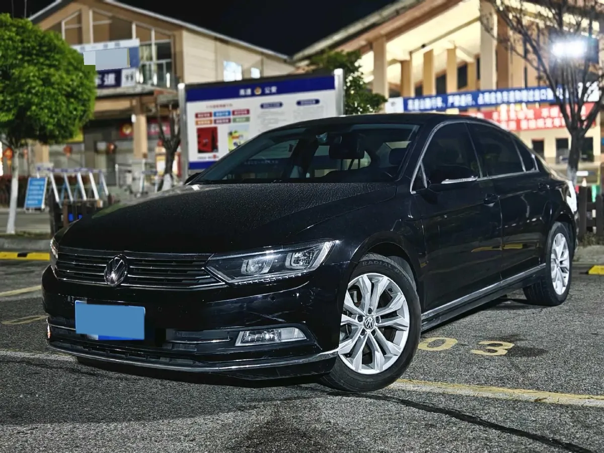 2019 Volkswagen Magotan 2.0T 186HP L4 7DCT,autocango,china used car exporter,china ev exporter,chinese used car exporter,chinese used ev exporter