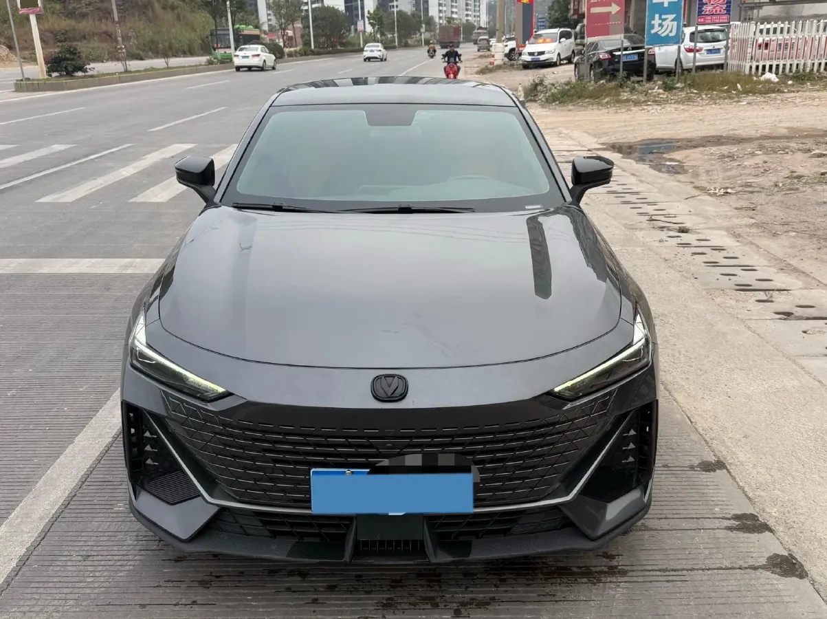 2023 ChangAn UNI-V 1.5T 188HP L4 7DCT,autocango,china used car exporter,china ev exporter,chinese used car exporter,chinese used ev exporter