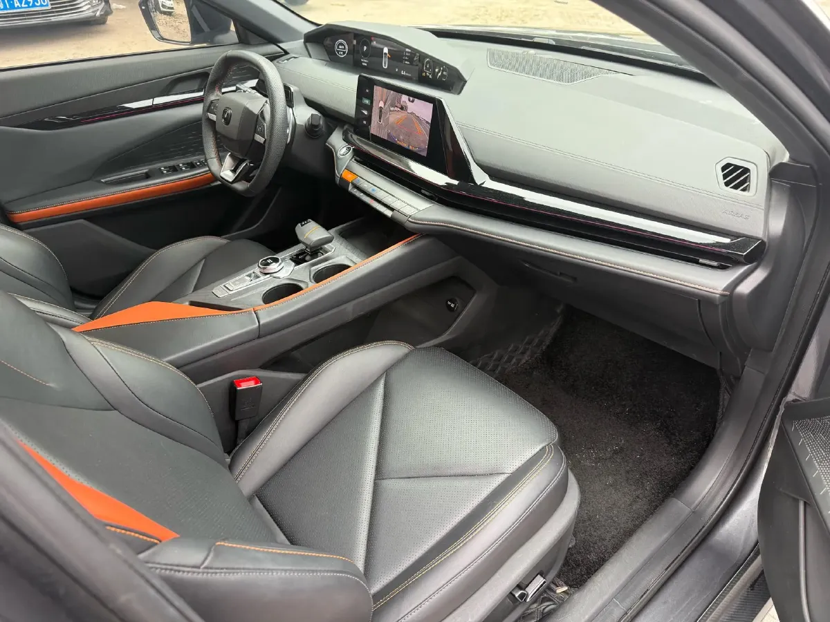 2023 ChangAn UNI-V 1.5T 188HP L4 7DCT,autocango,china used car exporter,china ev exporter,chinese used car exporter,chinese used ev exporter