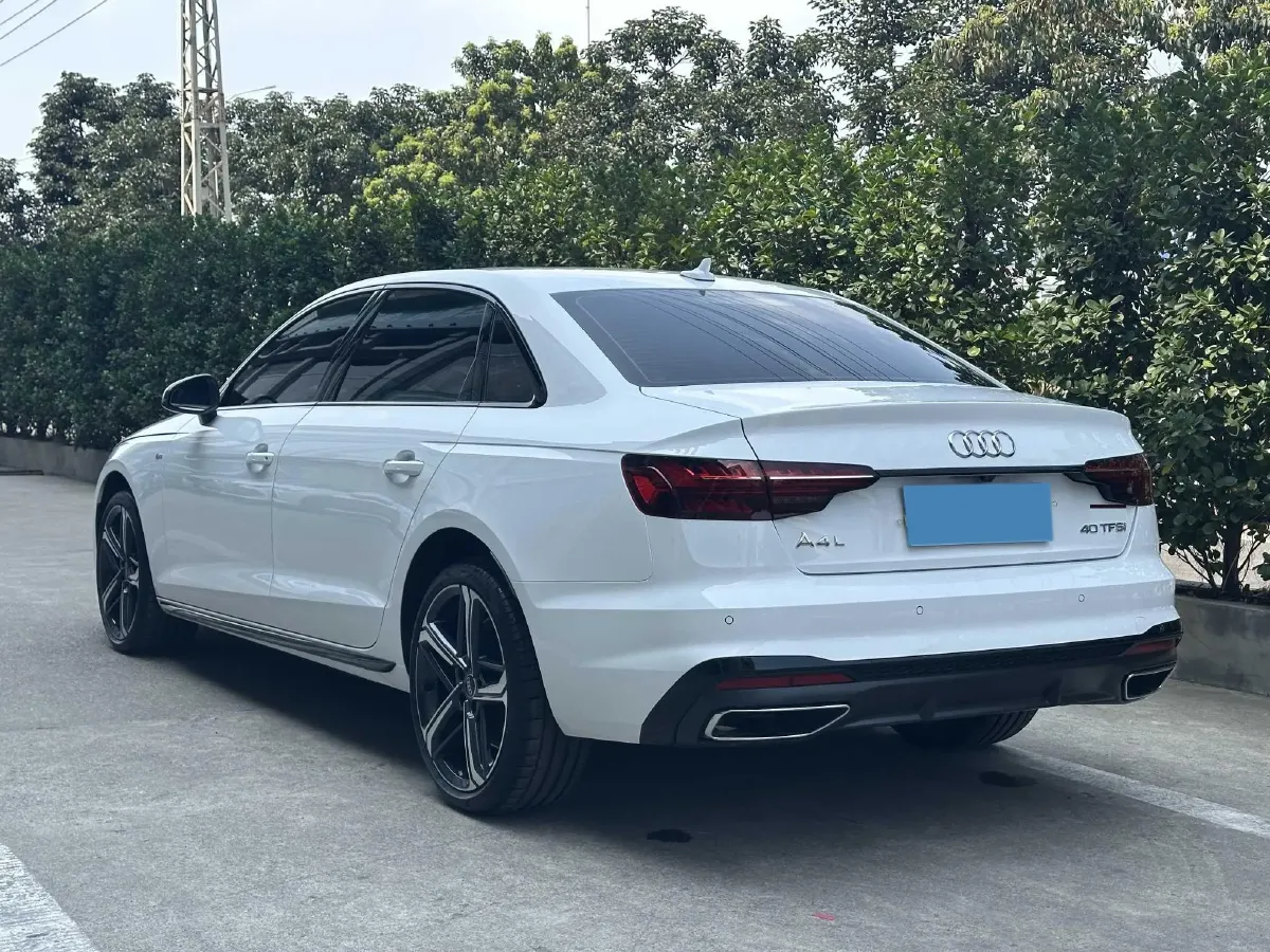 2024 Audi A4L 2.0T 190HP L4 7DCT,autocango,china used car exporter,china ev exporter,chinese used car exporter,chinese used ev exporter