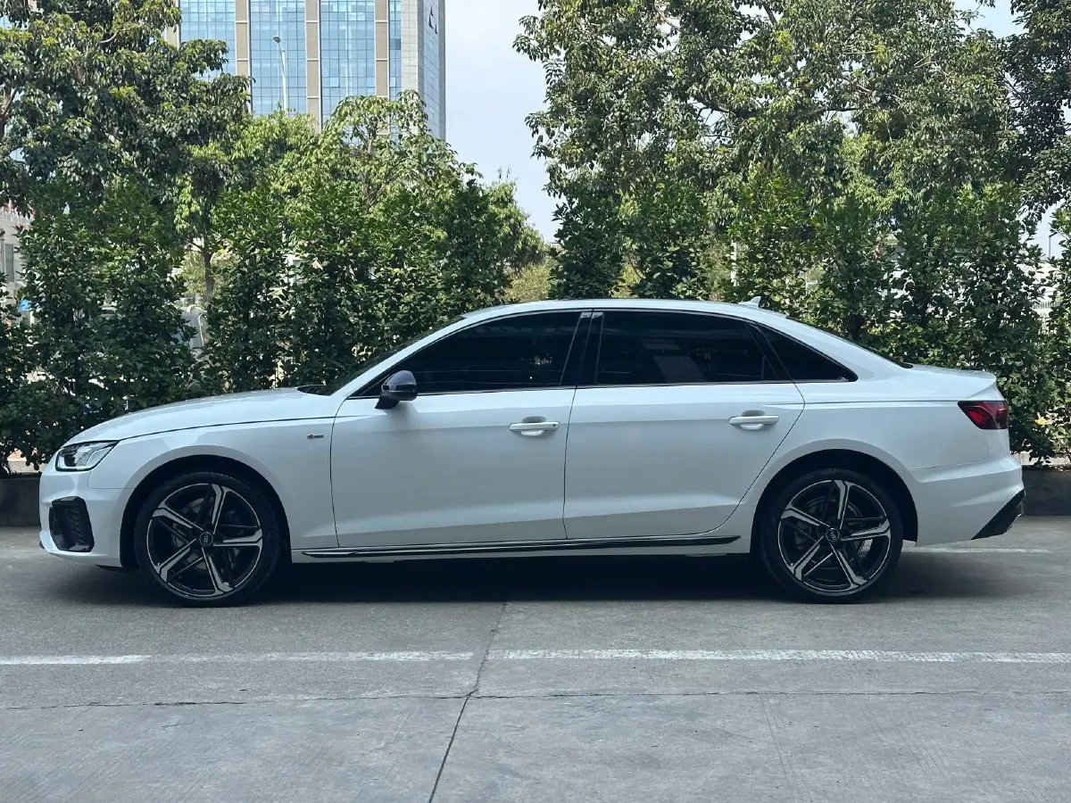 2024 Audi A4L 2.0T 190HP L4 7DCT,autocango,china used car exporter,china ev exporter,chinese used car exporter,chinese used ev exporter