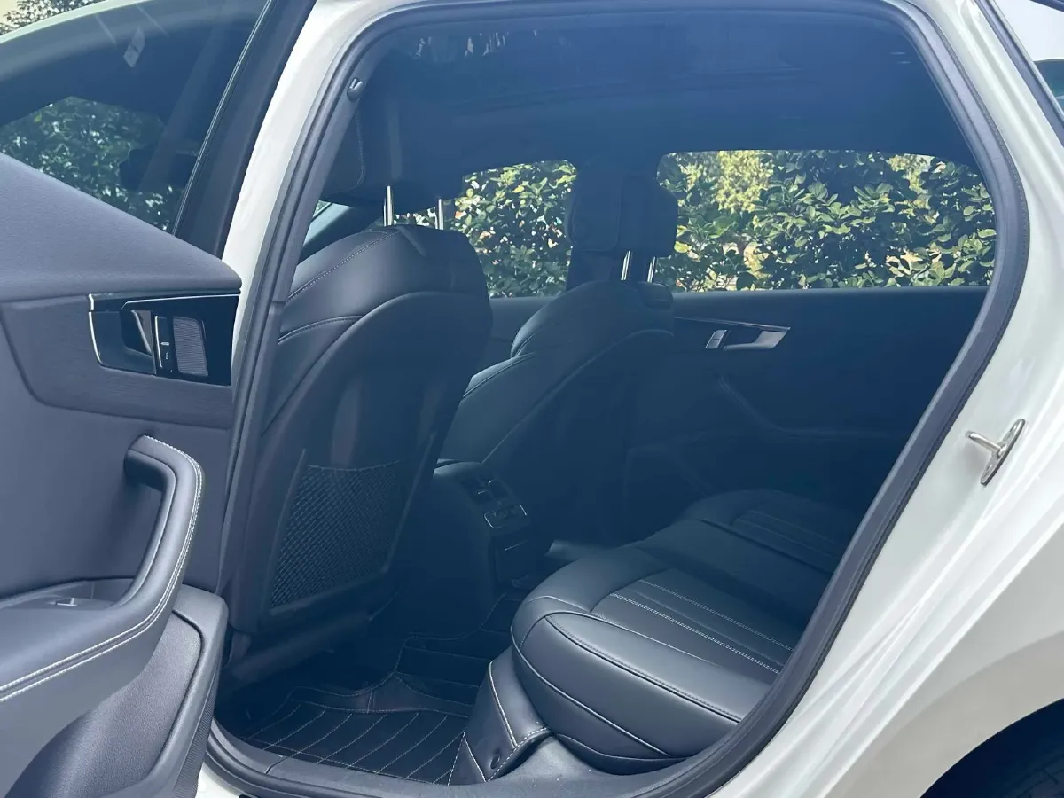 2024 Audi A4L 2.0T 190HP L4 7DCT,autocango,china used car exporter,china ev exporter,chinese used car exporter,chinese used ev exporter