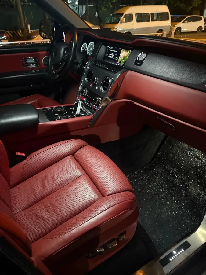 2018 Rolls-Royce Cullinan 6.7T 571HP V12 8AT,autocango,china used car exporter,china ev exporter,chinese used car exporter,chinese used ev exporter