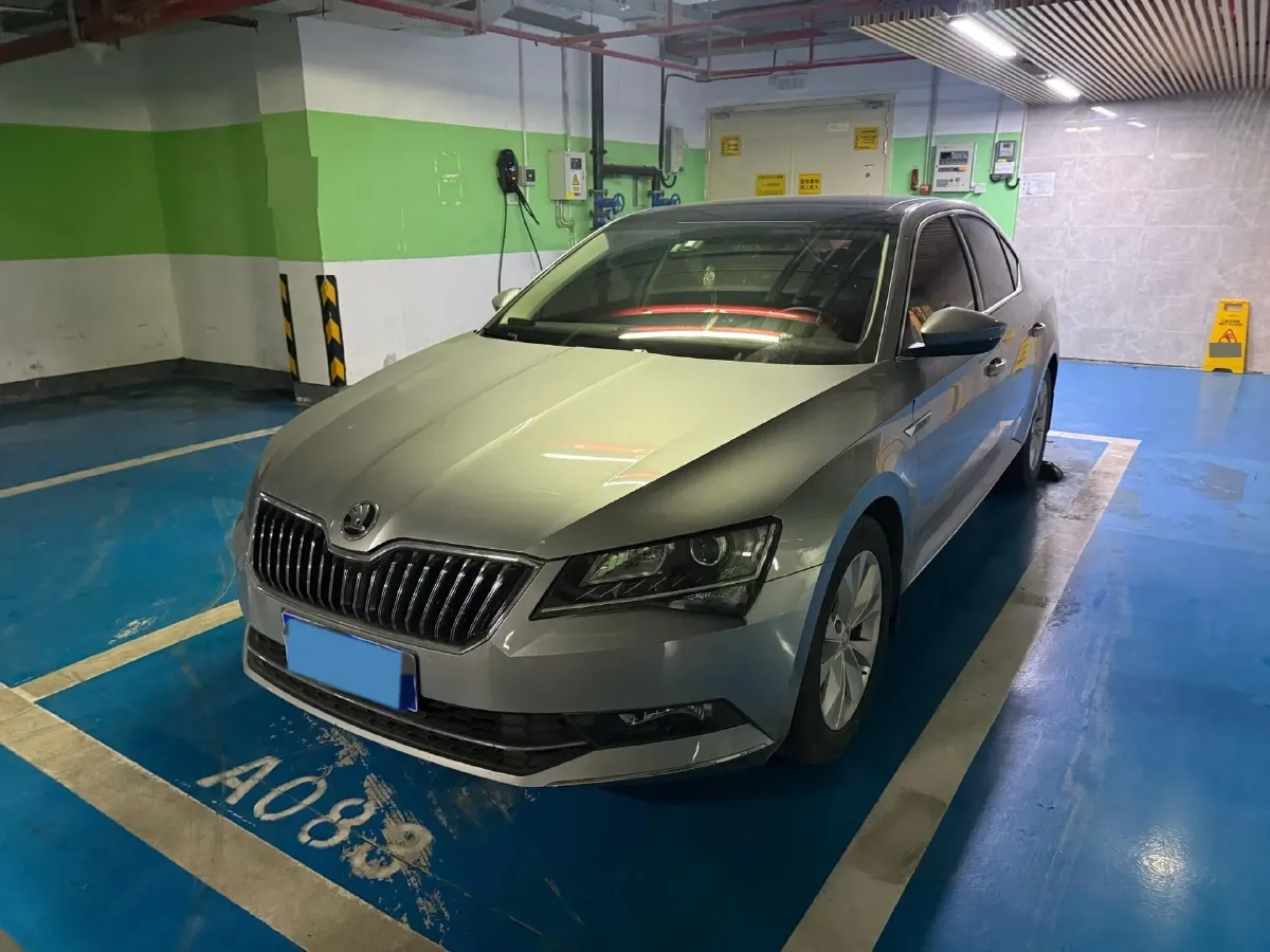 2018 Skoda Superb 1.8T 180HP L4 7DCT,autocango,china used car exporter,china ev exporter,chinese used car exporter,chinese used ev exporter