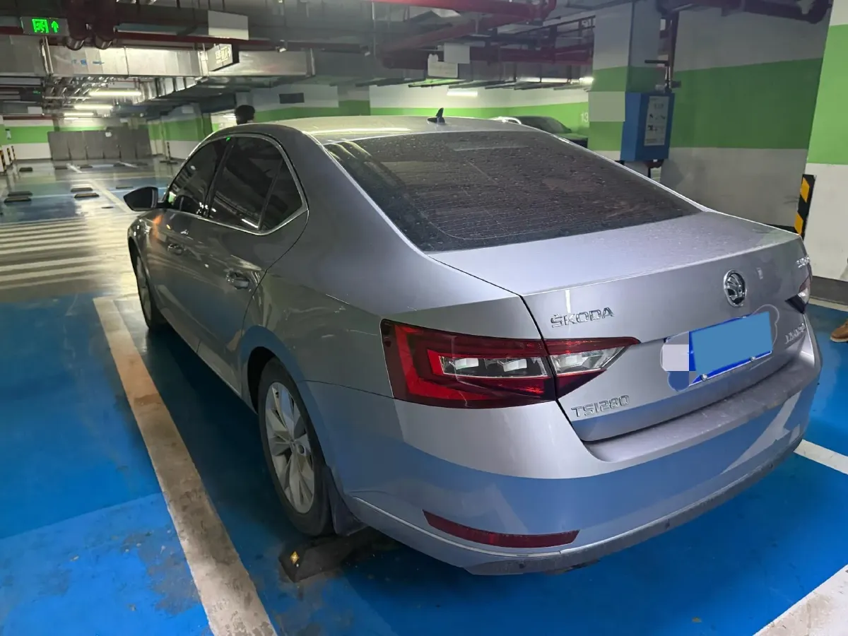 2018 Skoda Superb 1.8T 180HP L4 7DCT,autocango,china used car exporter,china ev exporter,chinese used car exporter,chinese used ev exporter