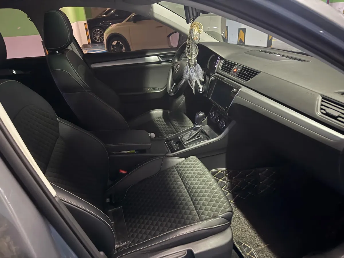 2018 Skoda Superb 1.8T 180HP L4 7DCT,autocango,china used car exporter,china ev exporter,chinese used car exporter,chinese used ev exporter