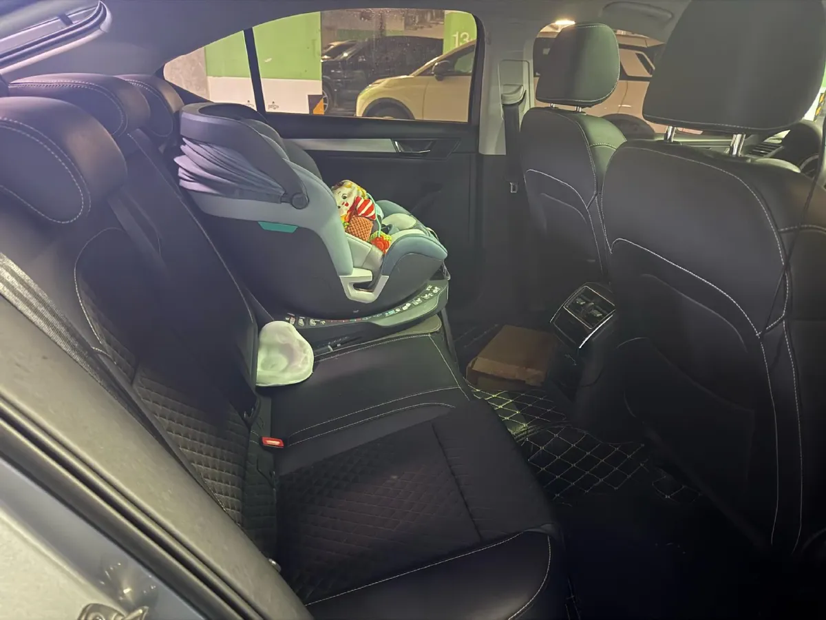 2018 Skoda Superb 1.8T 180HP L4 7DCT,autocango,china used car exporter,china ev exporter,chinese used car exporter,chinese used ev exporter