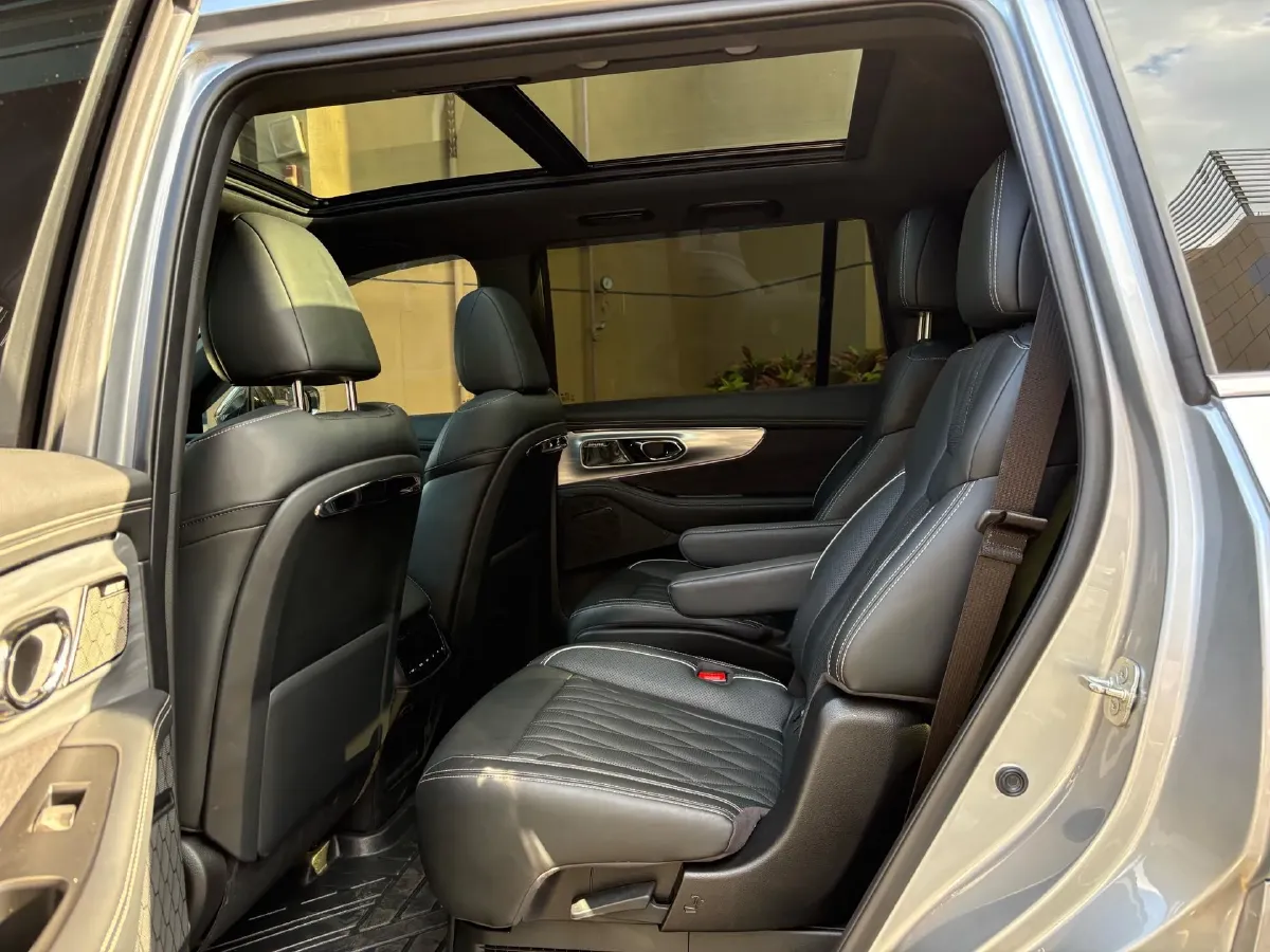 2022 GAC Trumpchi GS8 2.0T 190HP L4 E-CVT Hybrid,autocango,china used car exporter,china ev exporter,chinese used car exporter,chinese used ev exporter